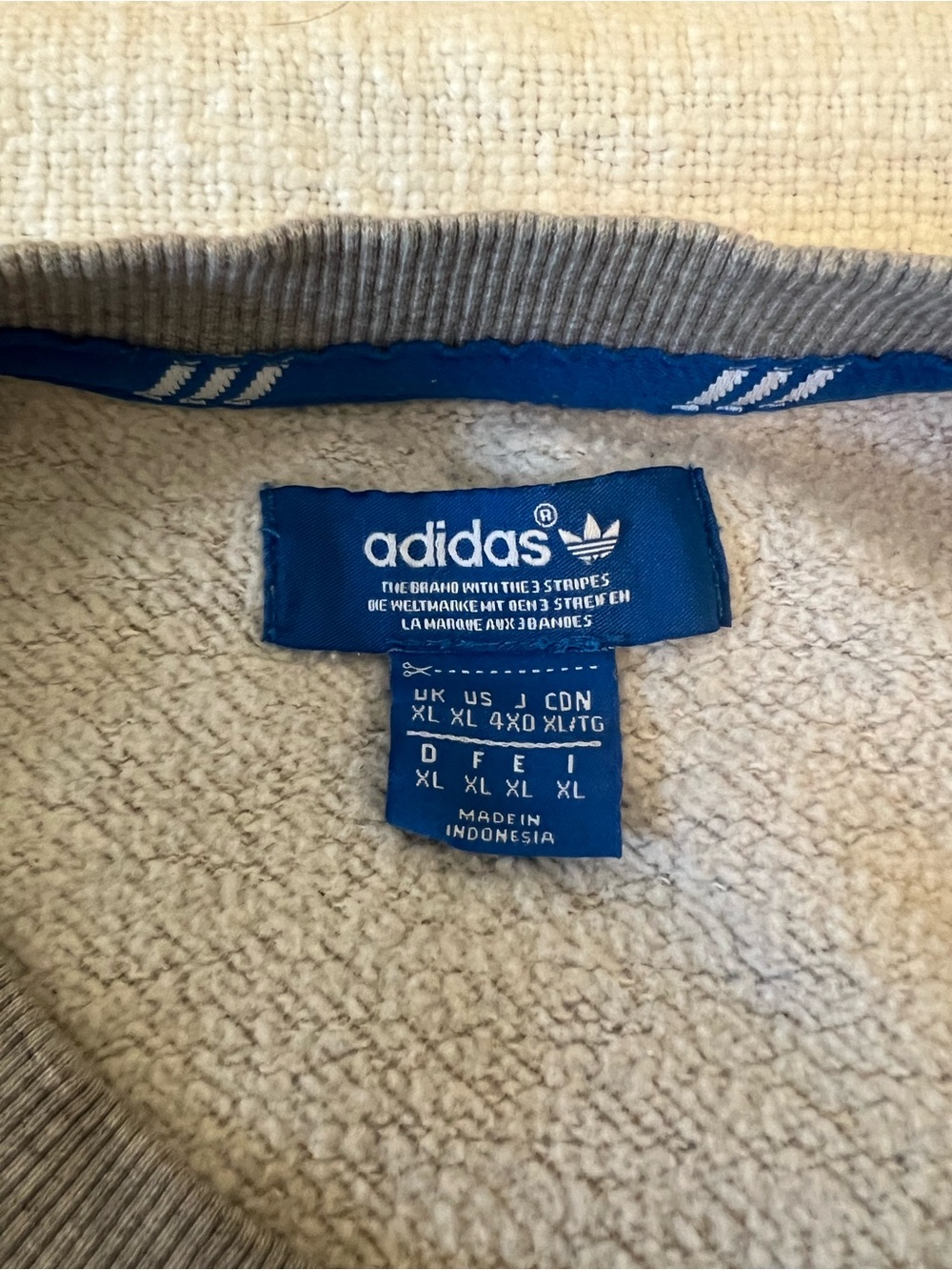 Adidas Men’s Originals Trefoil Box Logo Sweatshirt Sz XL - Picture 2 of 10